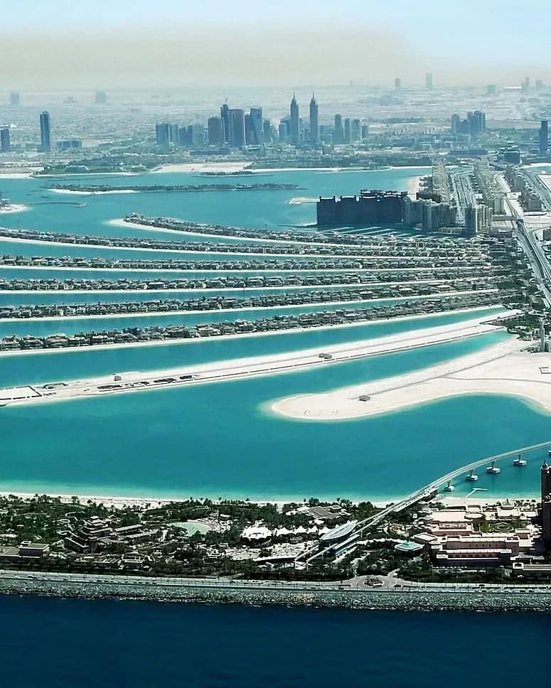 Dubai Real Estate 3 Dubai real estate: villas along the fronds of Palm Jumeirah