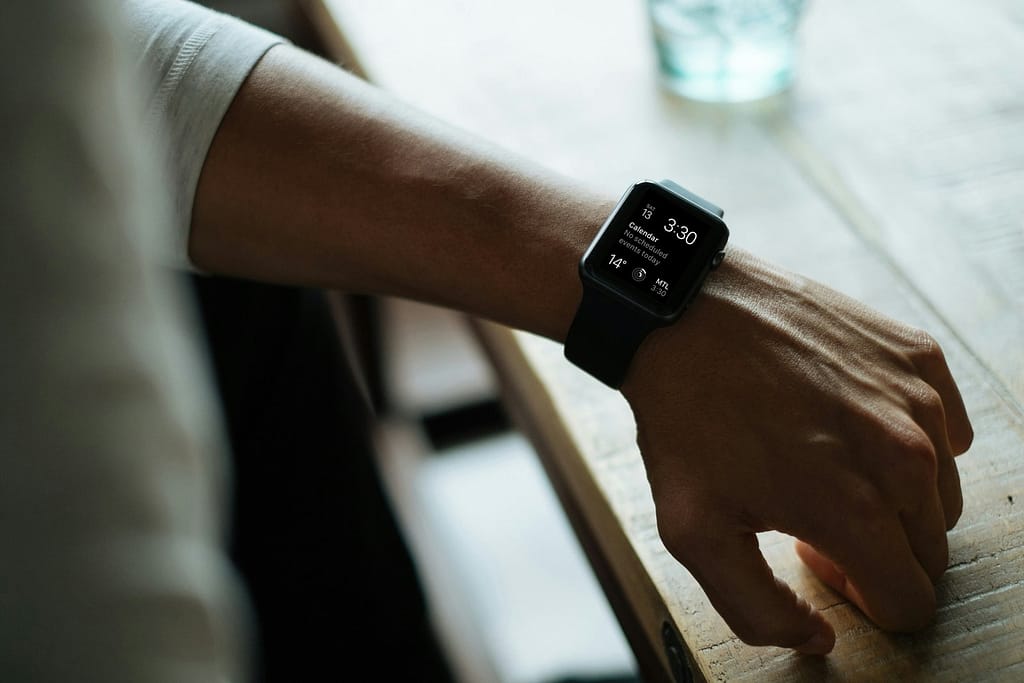 Longevità Biohacking Lifestyle — Hub Scientifico per Clienti UHNW 2 wearable di monitoraggio longevità — Oura Ring per clienti UHNW Elite Luxury Real Estate