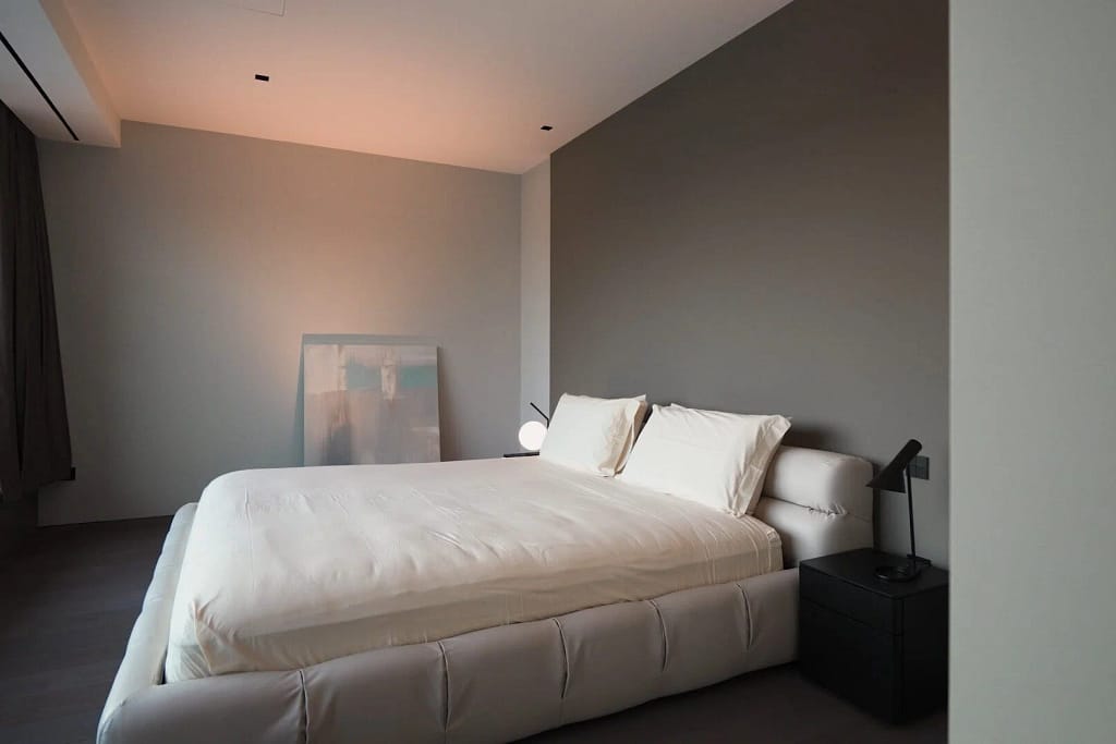 Arredamento di lusso per ville 3 Camera da letto minimale con letto imbottito, progetto dello studio Federico Cappellina