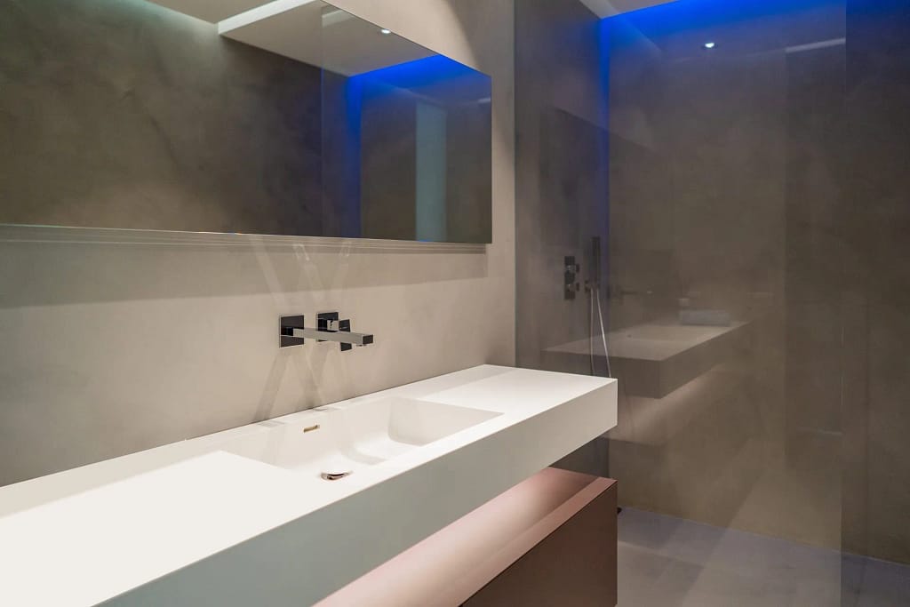 Sauna a infrarossi e wellness in villa 8 Bagno spa con luce soffusa in una villa contemporanea