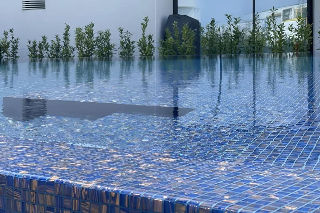 Mechanical Ventilation — Energy, Air and Water 3 Blue mosaic of the Lugana Bay pool, a project by Federico Cappellina's studio