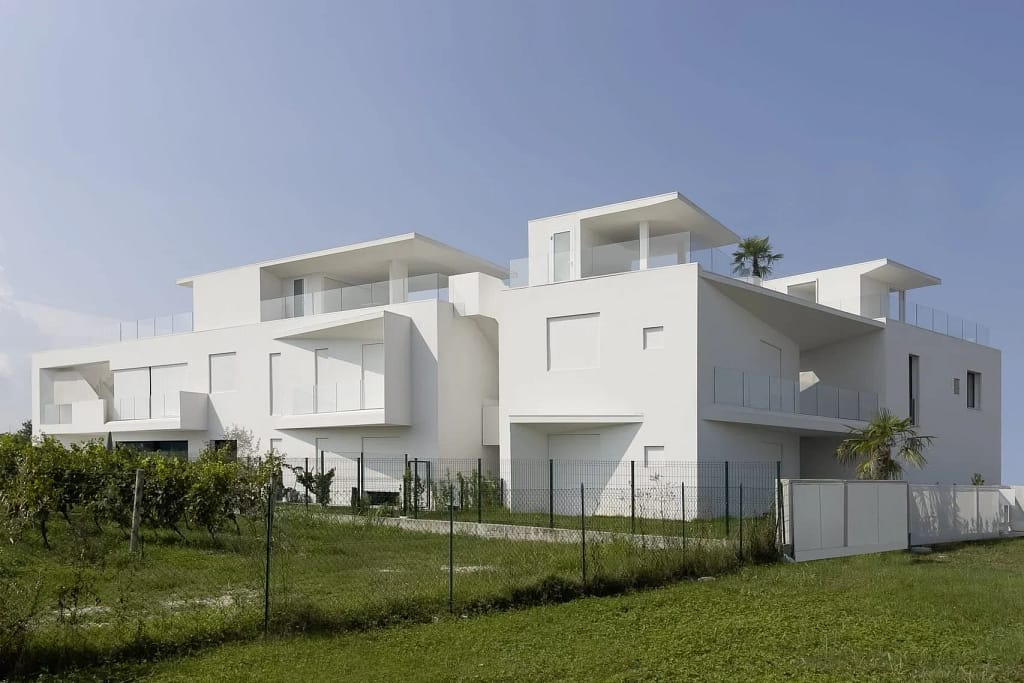 Preliminary Reading — Buying a Luxury Villa 4 Buying a luxury villa: Lugana Bay residences on Lake Garda, a project by the studio