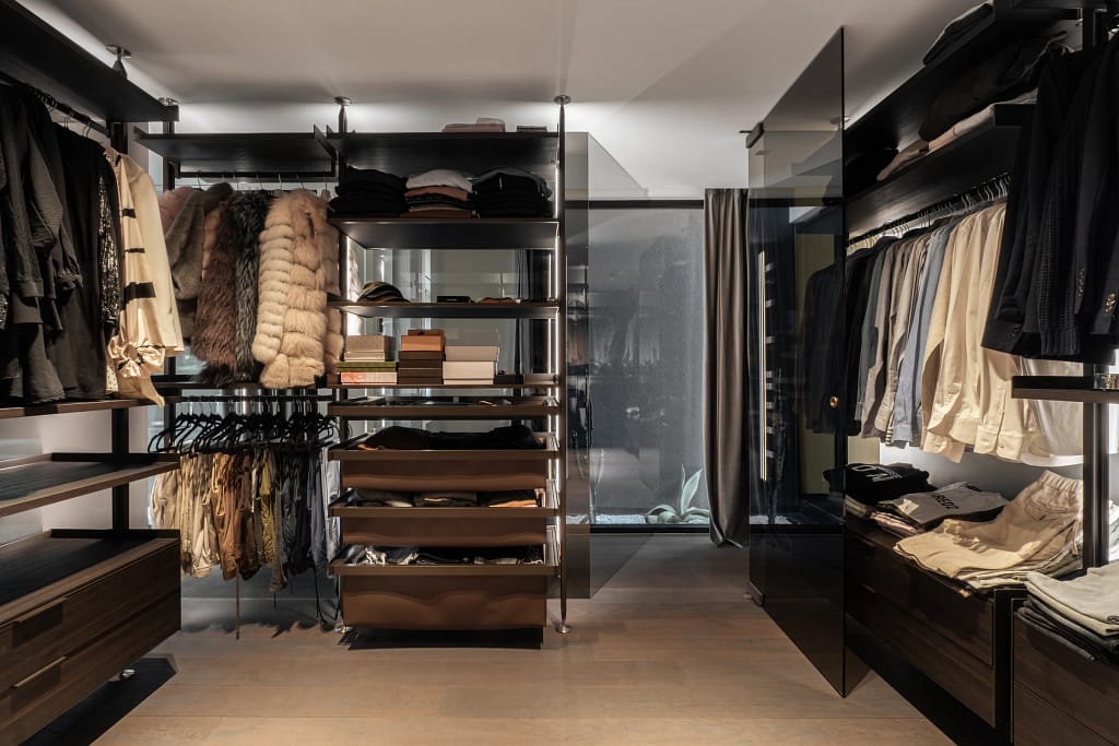 Moda di lusso per destinazione 5 Cabina armadio per la moda di lusso, legno e luce