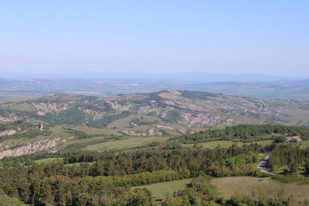 Ville di lusso in Toscana: la guida dell'architetto per sceglierle, affittarle o comprarle 22 Calanchi di Radicofani in Val d'Orcia, Toscana