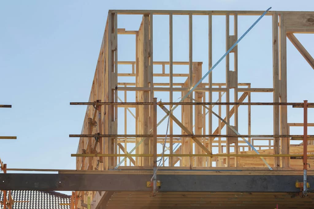 Casa passiva — Struttura e Passive House 18 Casa passiva: struttura a telaio in legno in costruzione (foto illustrativa)