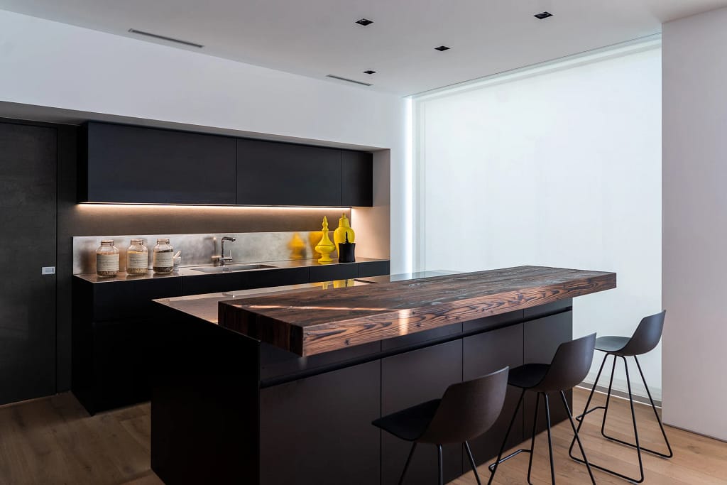 Cucine di lusso ed elettrodomestici 13 Cucine di lusso: cucina Minimal Cucine e isola Modulnova con piano in legno in MD Home