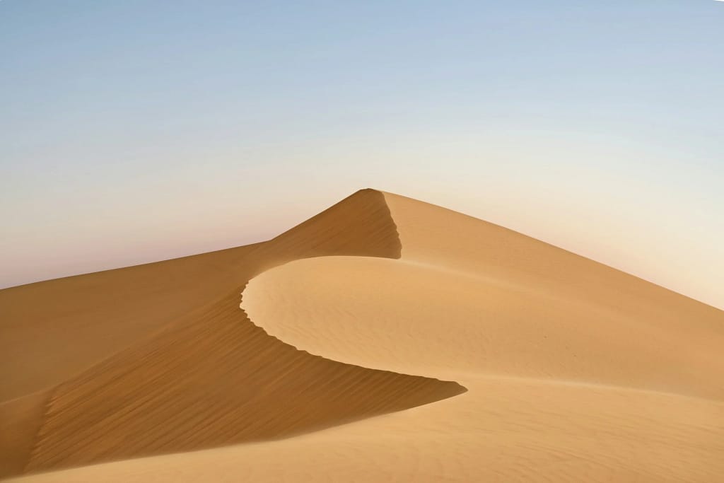 Moda di lusso per destinazione 17 Dune del deserto vicino a Dubai