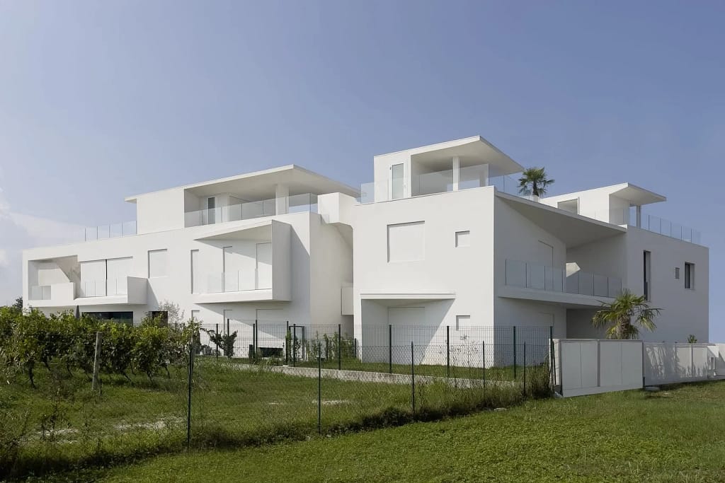 Made in Italy 53 Edifici bianchi di Lugana Bay sul Lago di Garda, progetto dello studio: Made in Italy dell’architettura