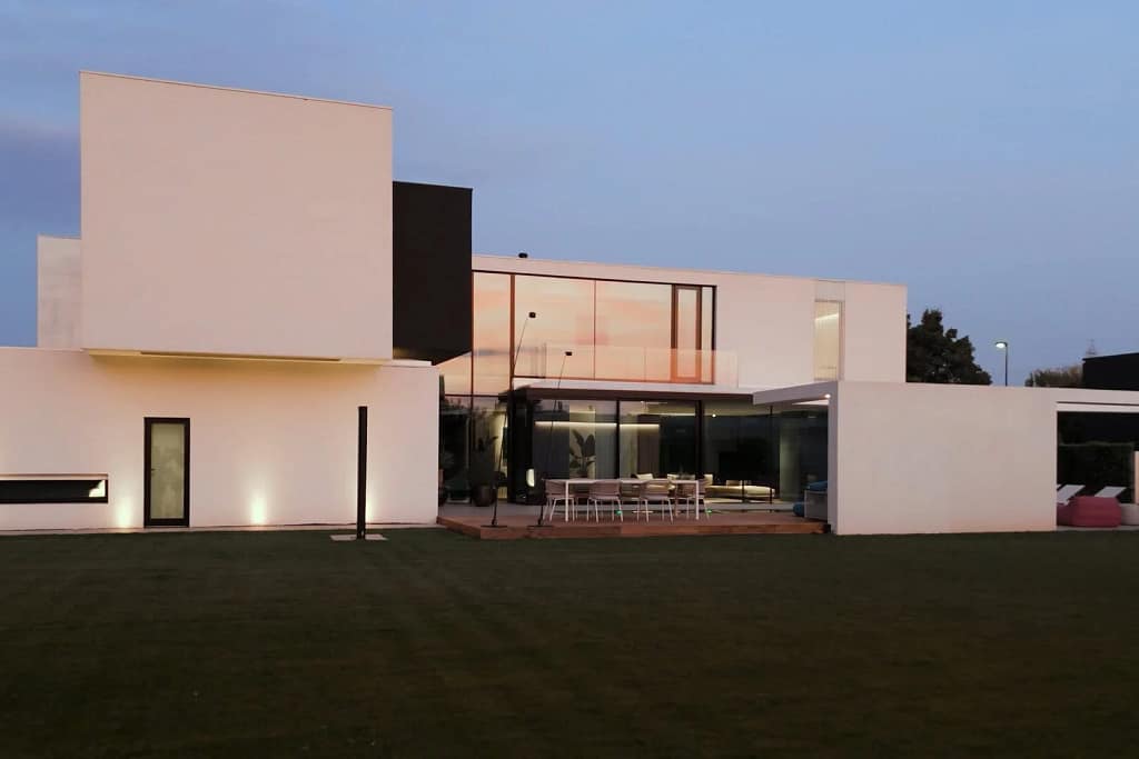 Made in Italy 16 Façade lit at sunset, a project by the Federico Cappellina studio