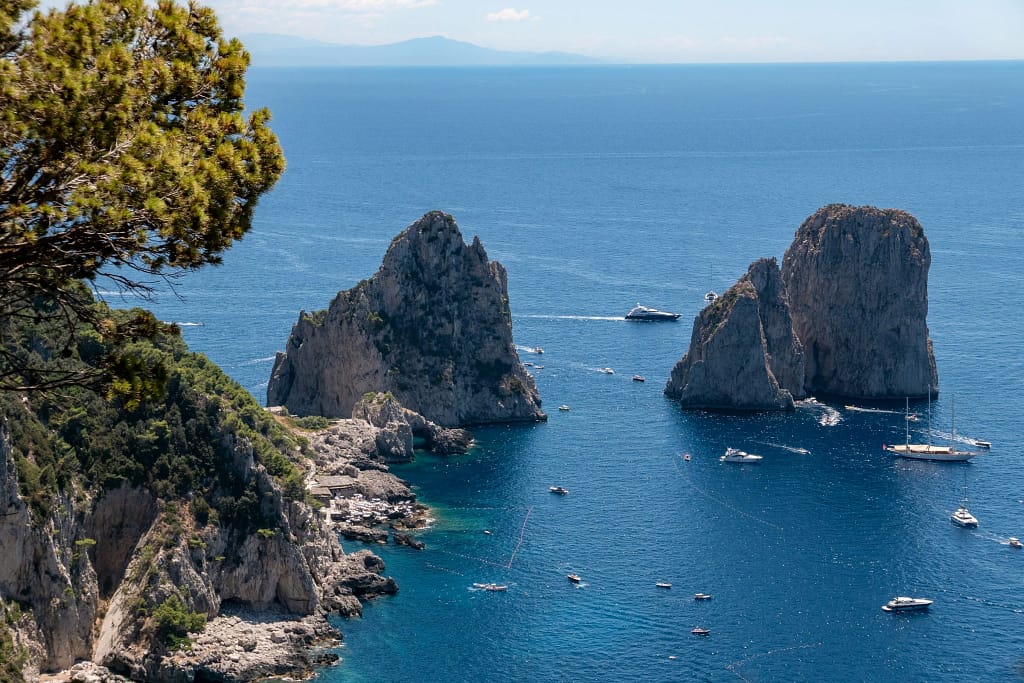 Luxury Living 19 Faraglioni di Capri, il Mediterraneo dell'estate di lusso
