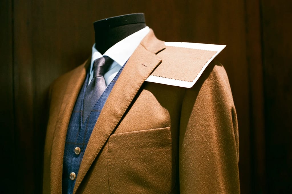 Moda di lusso per destinazione 19 Giacca sartoriale su manichino, moda di lusso per gli affari