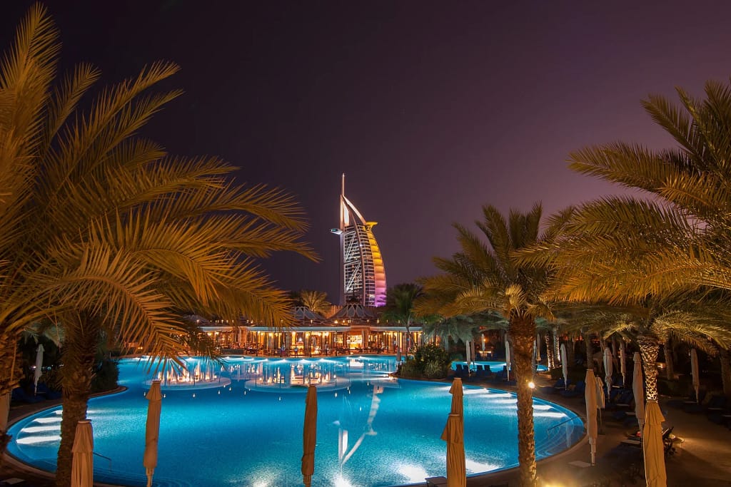 Prezzi delle ville a Dubai nel 2026: le vendite registrate zona per zona 11 Il Burj Al Arab sul mare a Jumeirah, Dubai