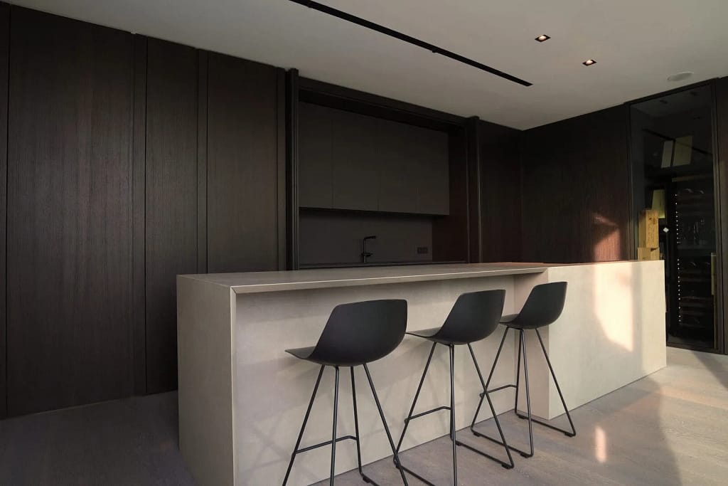 Luxury Kitchens — Kitchen, Appliances and Compost 4 Island with stools and a concealed kitchen, a project by Federico Cappellina's studio