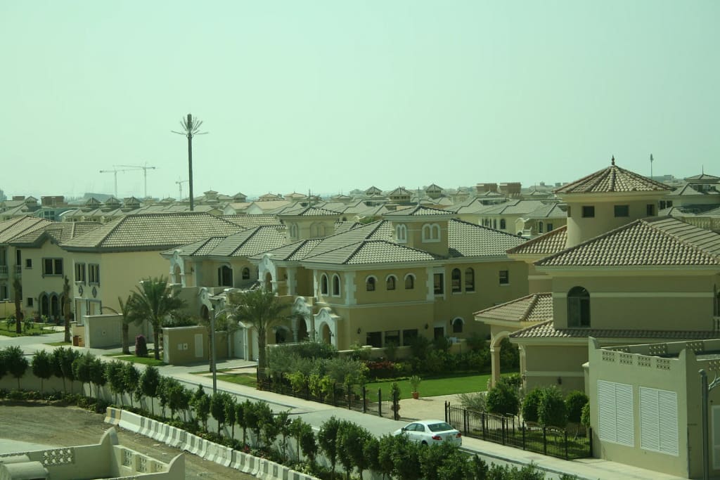 Buying Property in Dubai: The Complete Guide 46 Luxury villas in Dubai: closely spaced houses on a frond of Palm Jumeirah
