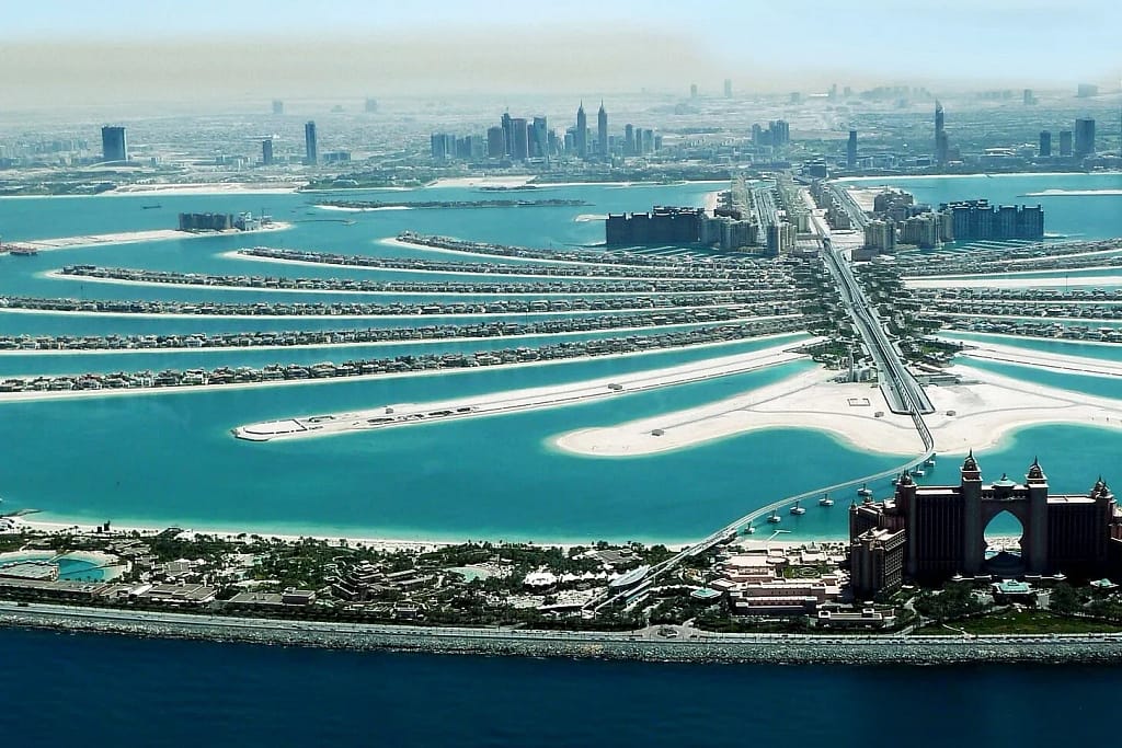 Luxury villas in Dubai: Palm Jumeirah and Emirates Hills through an architect's eyes 1 Luxury villas in Dubai: Palm Jumeirah from above, with the villas along the fronds