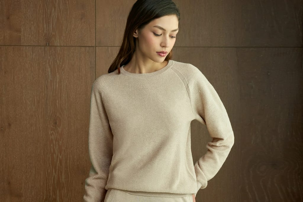 Moda di lusso per destinazione 4 Maglieria beige in stile quiet luxury
