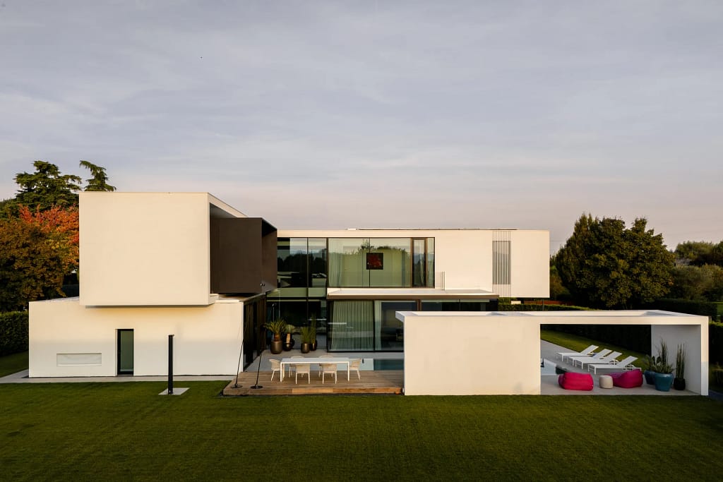 Longevity & Biohacking Lifestyle — UHNW Hub 11 Minimal villa on the garden lawn