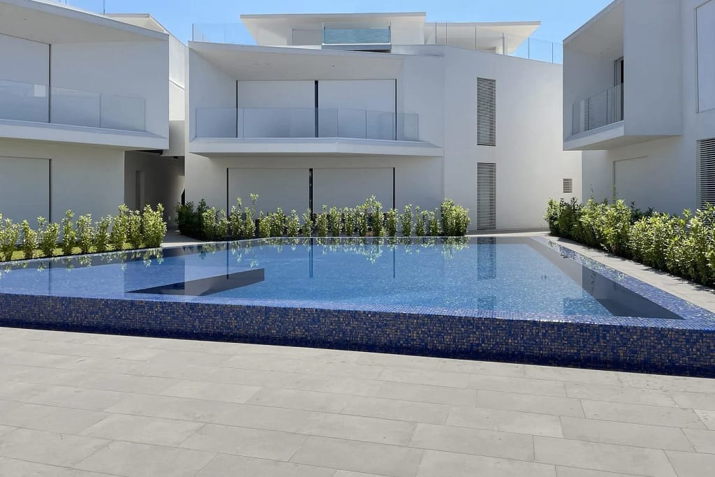 Luxury Pools — Garden and Outdoor 9 Pool and light paving of the Lugana Bay complex, a project by Federico Cappellina's studio