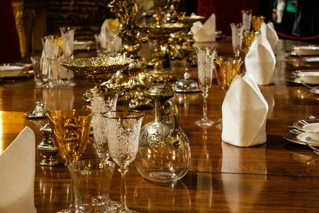 Private Villa Events and Concierge 15 Private villa events: glasses and golden table setting for a gala dinner (illustrative photo)