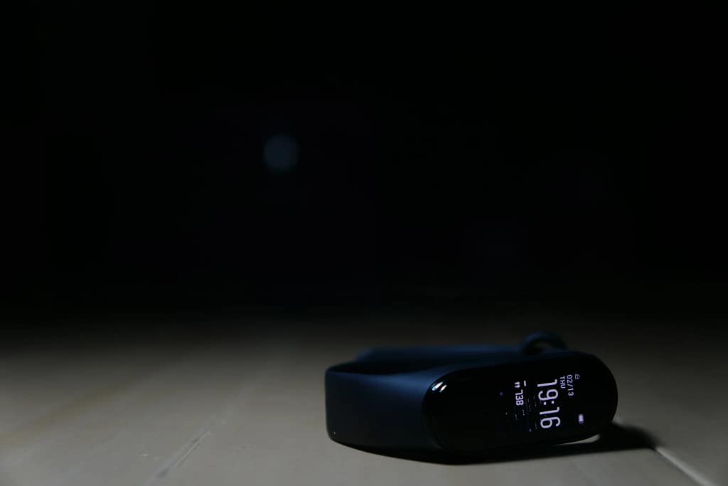 Selezione prodotti longevity 3 Sensore del sonno sul comodino
