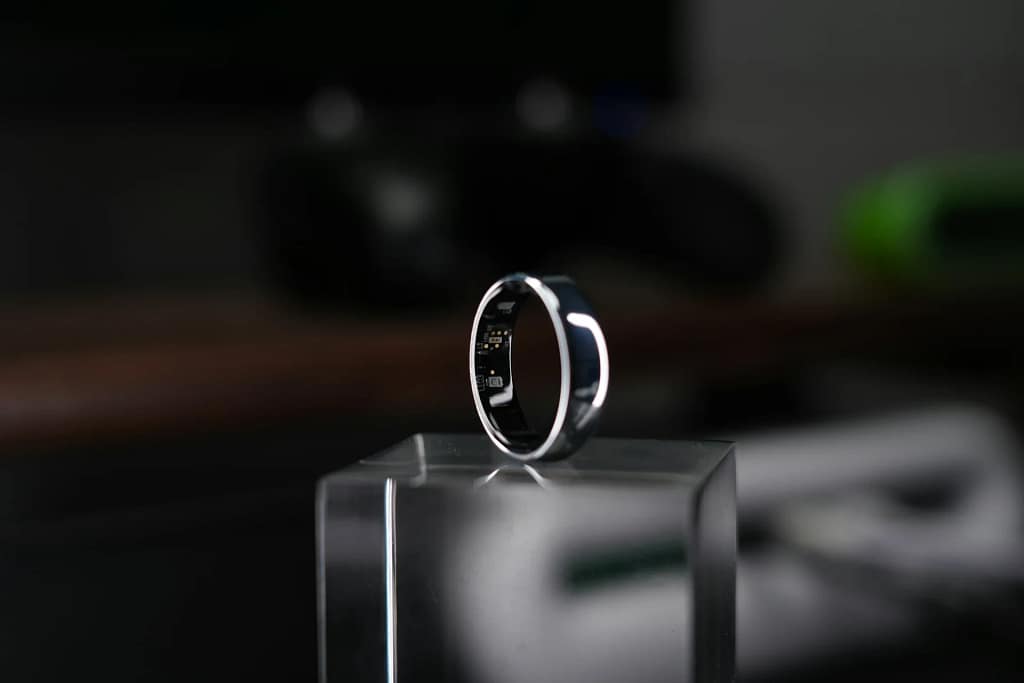Luxury Biohacking Lifestyle — Technologies & Protocols for UHNW Clients 2 Smart ring on a glass pedestal