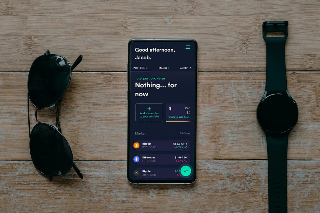 Longevity & Biohacking Products — Curated Selection 8 Smartwatch and health app