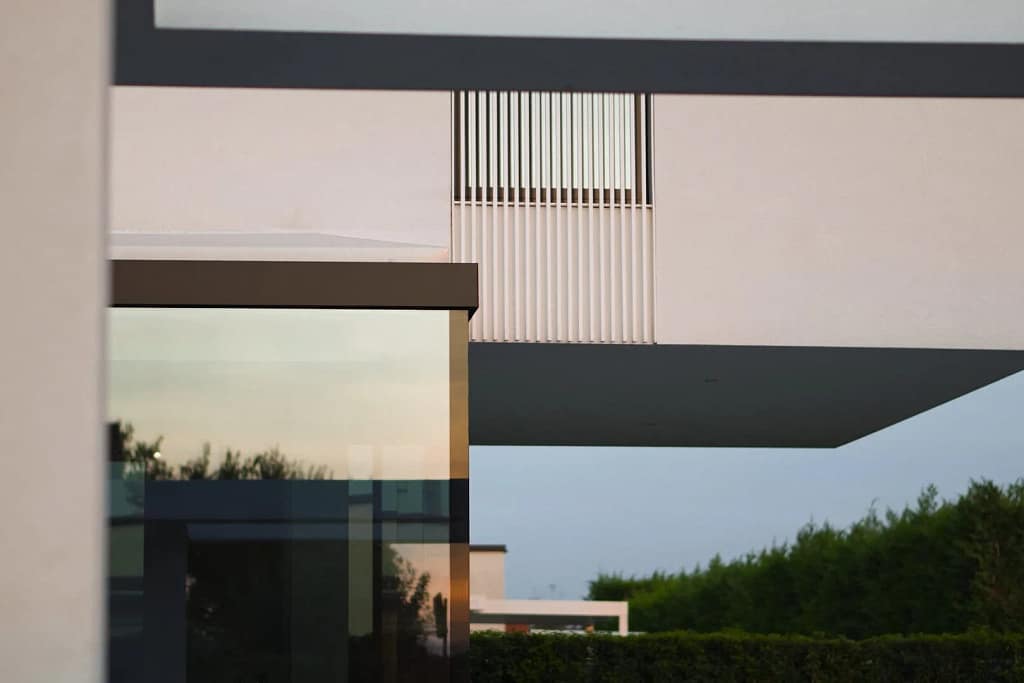 Passive House — Structure and Passivhaus 9 Structural cantilever on the facade, a project by Federico Cappellina's studio