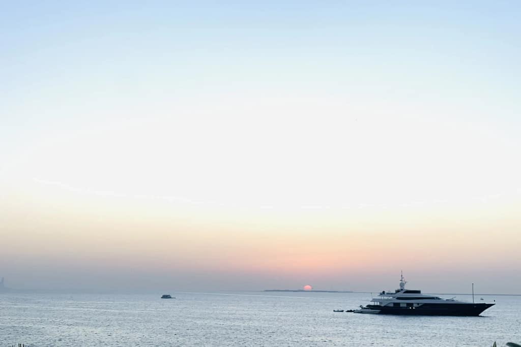 Buying Property in Dubai: The Complete Guide 27 Sunset over the sea from Jumeira Bay in Dubai
