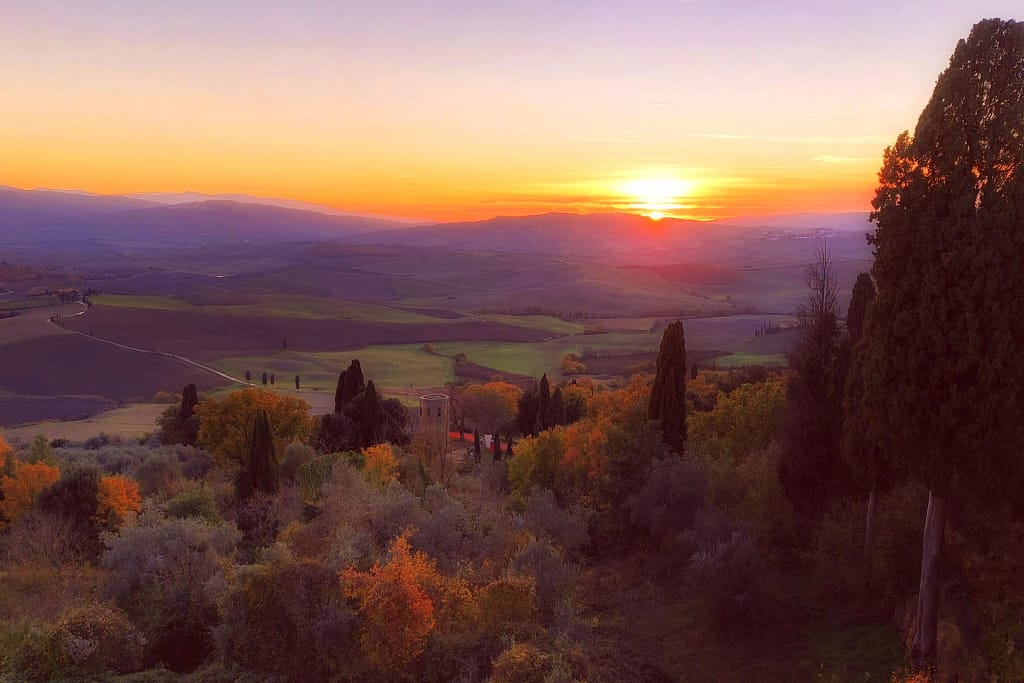 Ville di lusso in Toscana: la guida dell'architetto per sceglierle, affittarle o comprarle 17 Tramonto sulla Val d'Orcia visto da Pienza, patrimonio UNESCO