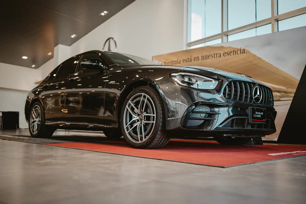 Noleggio Auto di Lusso — Private Mobility 4 Berlina di lusso per servizio con autista