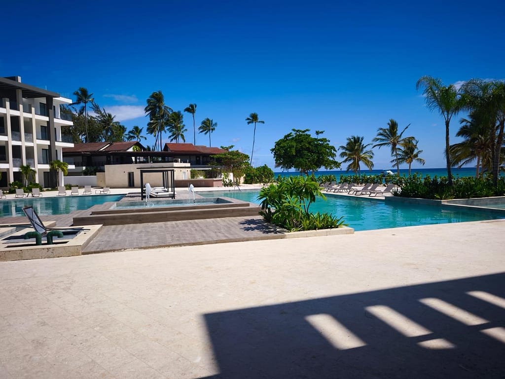Ville in Vendita di Lusso — Selezione Internazionale UHNW 2 Residenza contemporanea fronte oceano nei Caraibi.