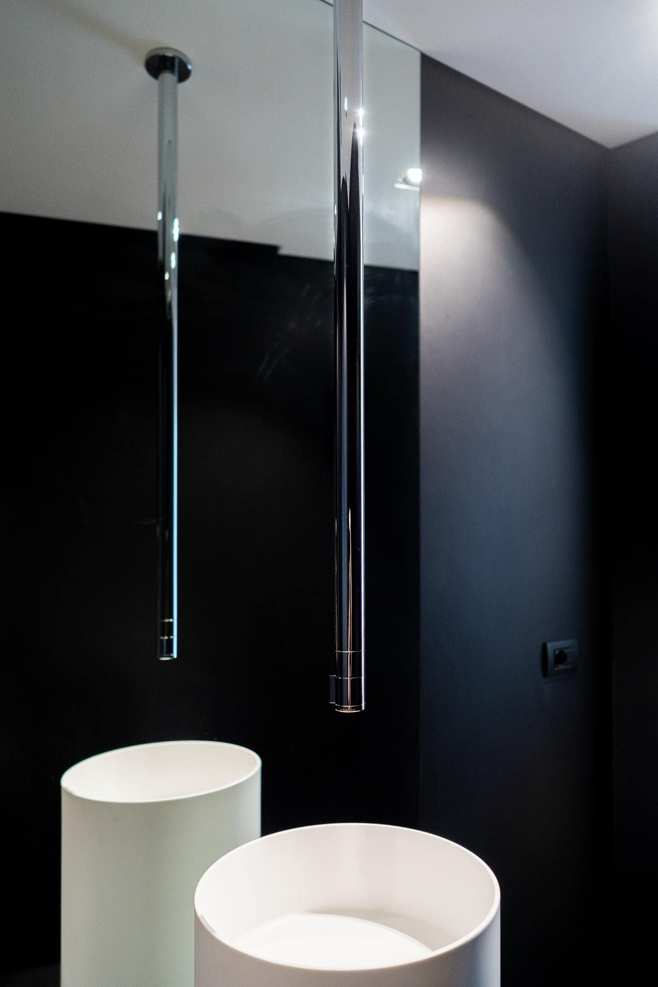 FA01MZ~P Villa contemporanea Verona MD Home — piscina e area lounge — Federico Cappellina Architetto