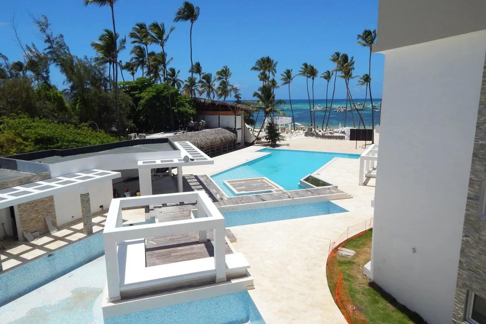 Luxury real estate in the Dominican Republic: pool and palm trees on Bávaro beach