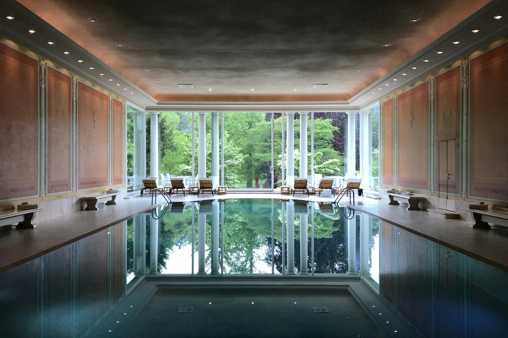 Made in Italy 40 Home spa: indoor pool with glazing onto the garden (illustrative photo)
