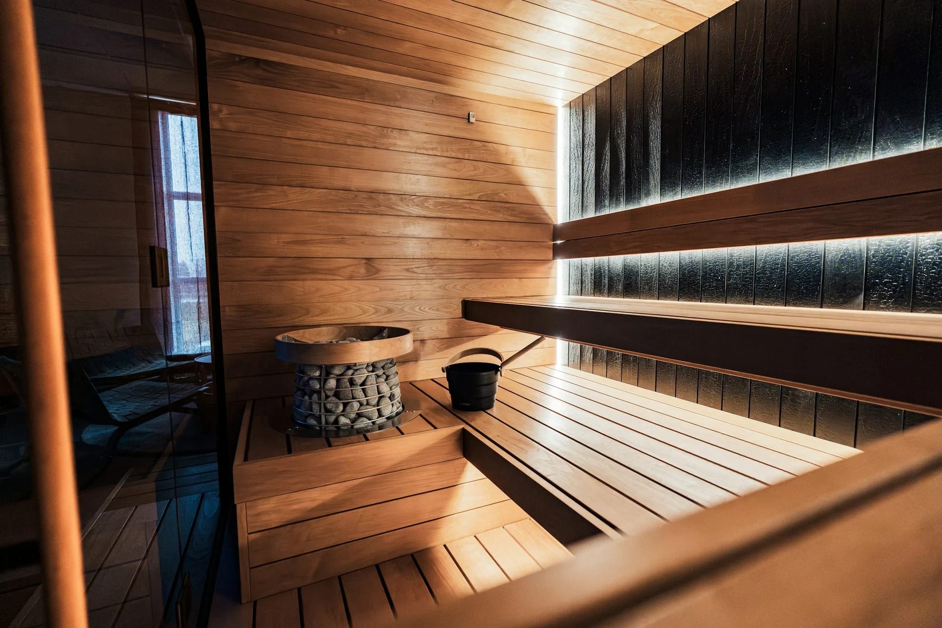 Made in Italy 41 Luxury bathroom and wellness: wooden sauna with linear light (illustrative photo)