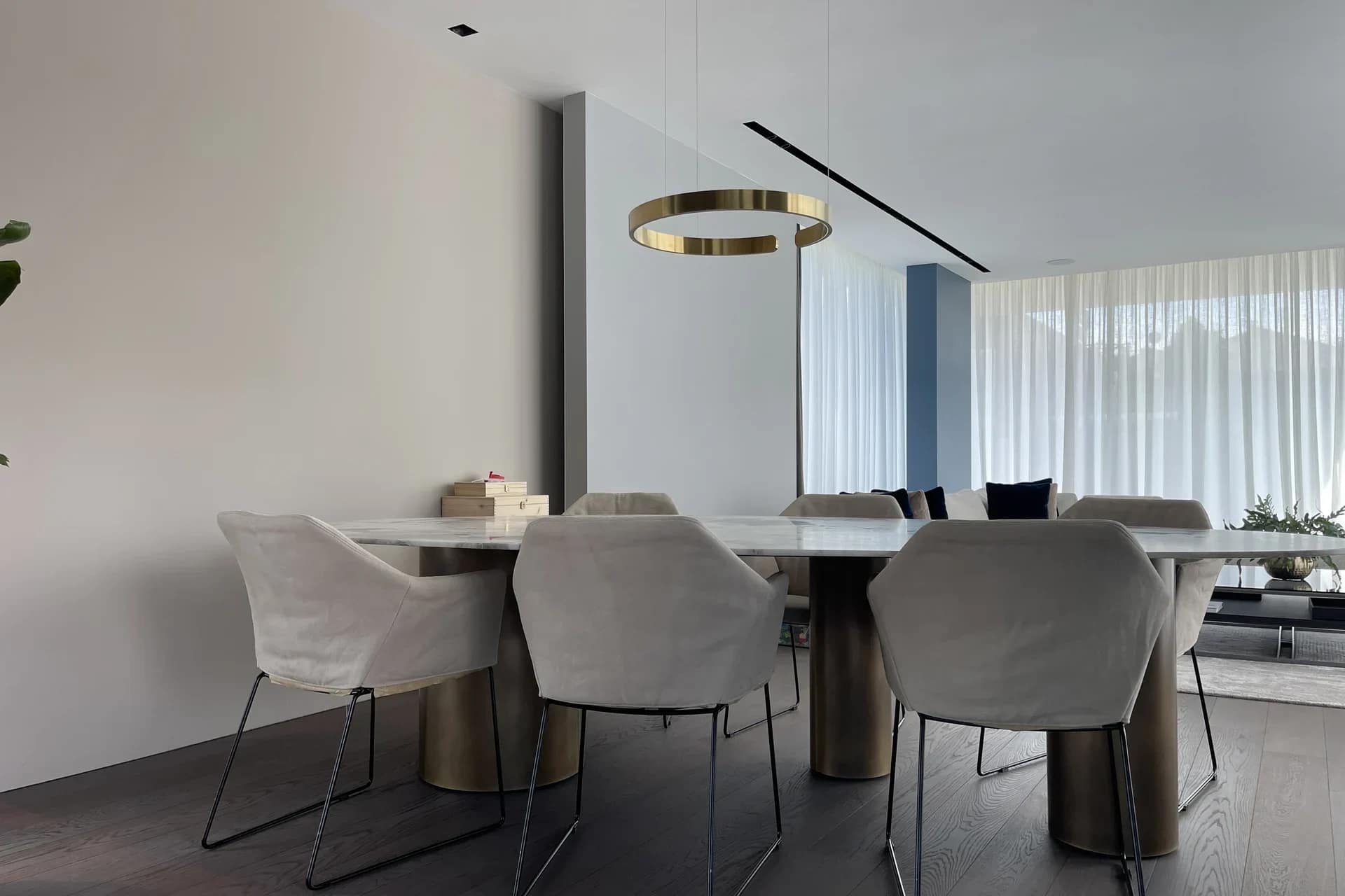 Made in Italy 44 Made in Italy lighting: AV Home dining area lit by Viabizzuno