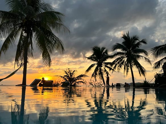 Elite Luxury Real Estate & Travel - Investimenti immobiliari di lusso internazionali & viaggi professionali 10 Minimalist infinity pool villa Zanzibar Indian Ocean sunset 3 scaled