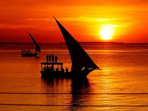 Zanzibar — Luxury Real Estate & Travel i 7 dhow tramonto Zanzibar oceano indiano