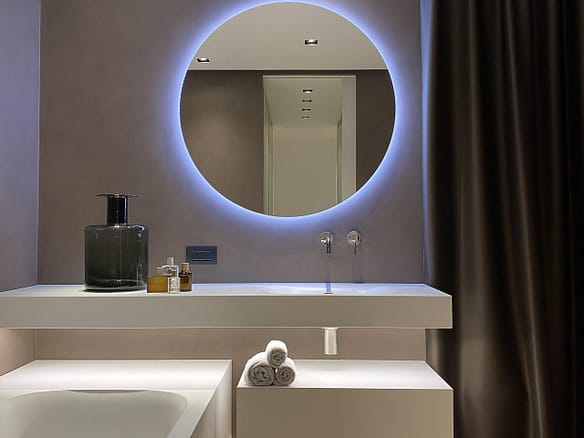 Elite Luxury Real Estate & Travel - Investimenti immobiliari di lusso internazionali & viaggi professionali 26 Villa contemporanea Verona MD Home — piscina e area lounge — Federico Cappellina Architetto