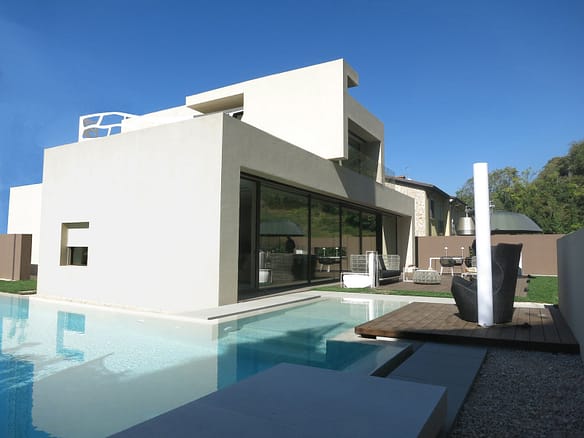 Elite Luxury Real Estate & Travel - Investimenti immobiliari di lusso internazionali & viaggi professionali 31 SD Home Soave — aperture dimensionate sull'orientamento e sulle ore d'uso, Federico Cappellina Architetto