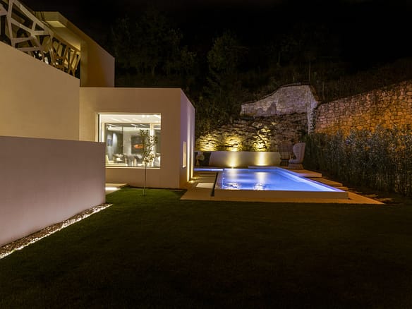 Elite Luxury Real Estate & Travel - Investimenti immobiliari di lusso internazionali & viaggi professionali 33 SD Home Soave — dettaglio dei materiali esposti all'escursione termica collinare, Federico Cappellina Architetto