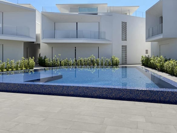 Zanzibar — Luxury Real Estate & Travel 13 Lugana Bay, residenze con piscina dello studio sul Lago di Garda