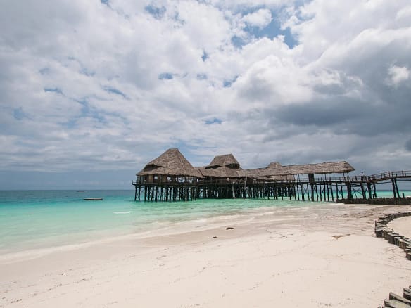 Zanzibar — Luxury Real Estate & Travel 3 Zanzibar hotel di lusso: la spiaggia di Kendwa con il pontile