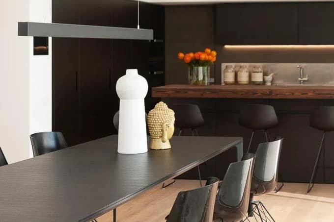 Made in Italy 49 Made in Italy a tavola: tavolo e sedie Baxter nella zona pranzo di MD Home