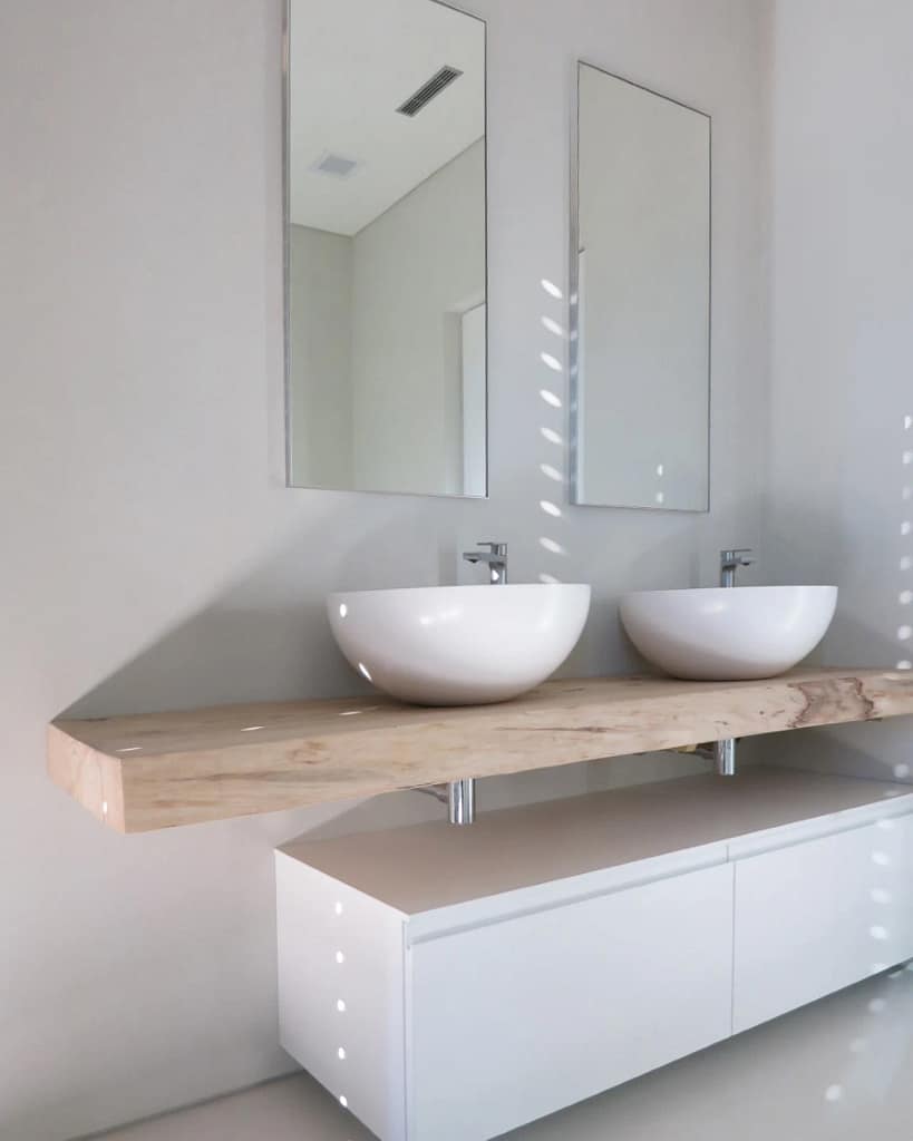 Bagno di lusso, spa e wellness 11 Bagno di lusso: doppio lavabo su piano in legno in SD Home, arredo bagno Noorth e Agape