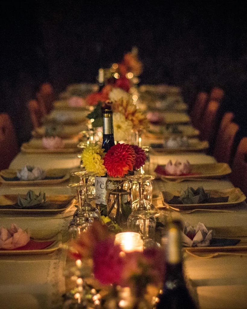Eventi privati in villa 24 Eventi privati in villa: lunga tavola a lume di candela per una cena di gala (foto illustrativa)