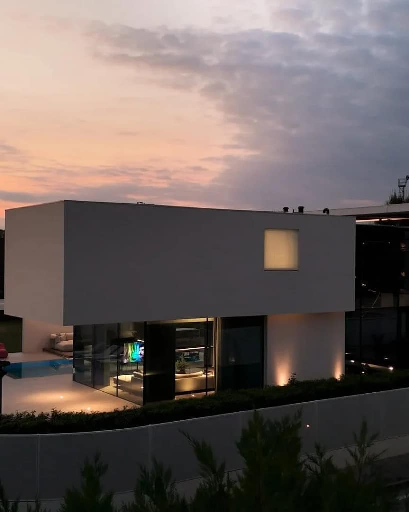 Ville di lusso a Dubai: Palm Jumeirah ed Emirates Hills viste da un architetto 2 Lo sguardo dell’architetto: AV Home al tramonto, villa dello studio Federico Cappellina a Dueville